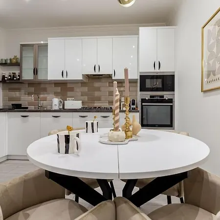 Cozy Complex - The Urban Retreat *
